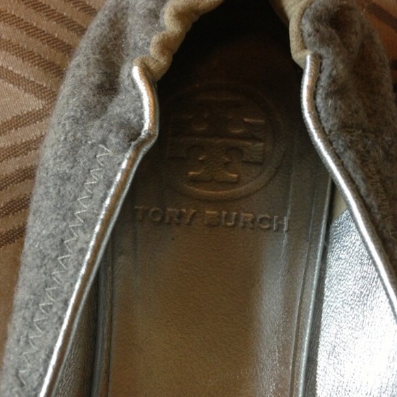 💯Authentic Tory Burch grey Flannel Reva flats - Picture 4 of 4